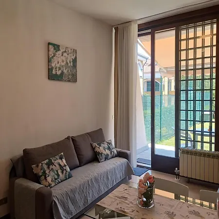 Nyaraló On Maggiore With Garden Feriolo
