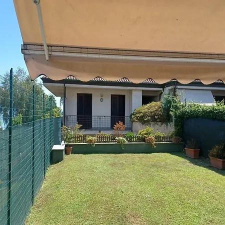 Nyaraló On Maggiore With Garden *
